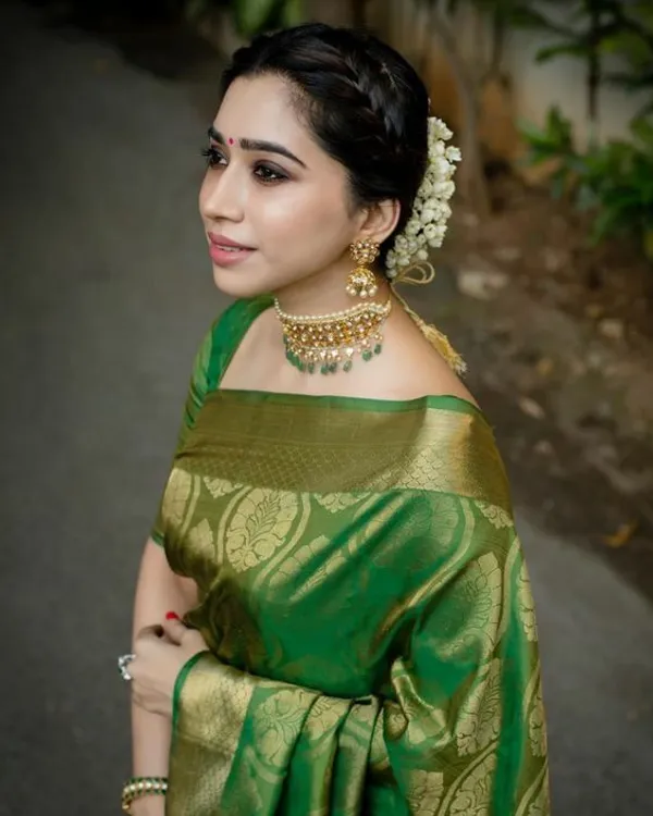 Green_Embellished_Banarasi_Jacquard_Saree_(Green)